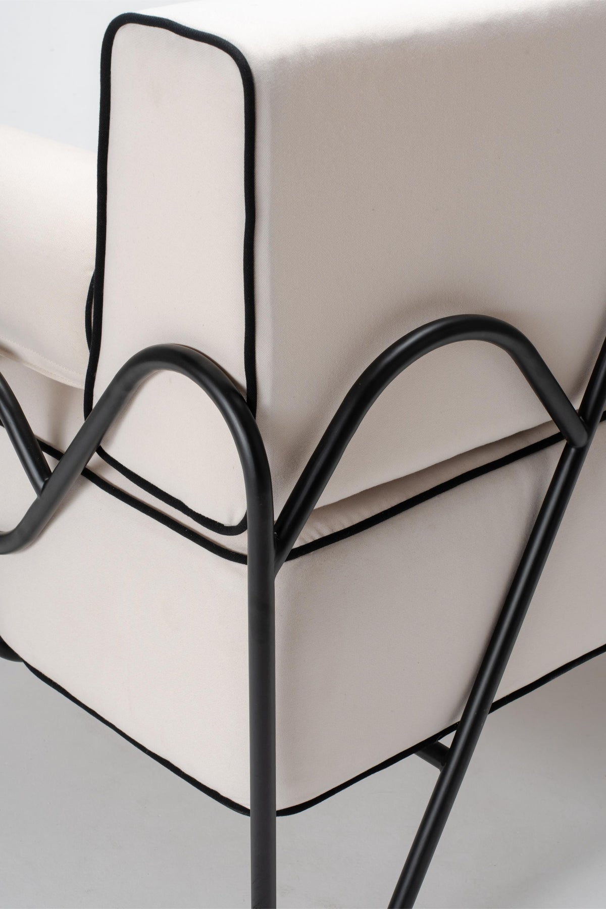 powdercoated outdoor furniture, black and white armchair
