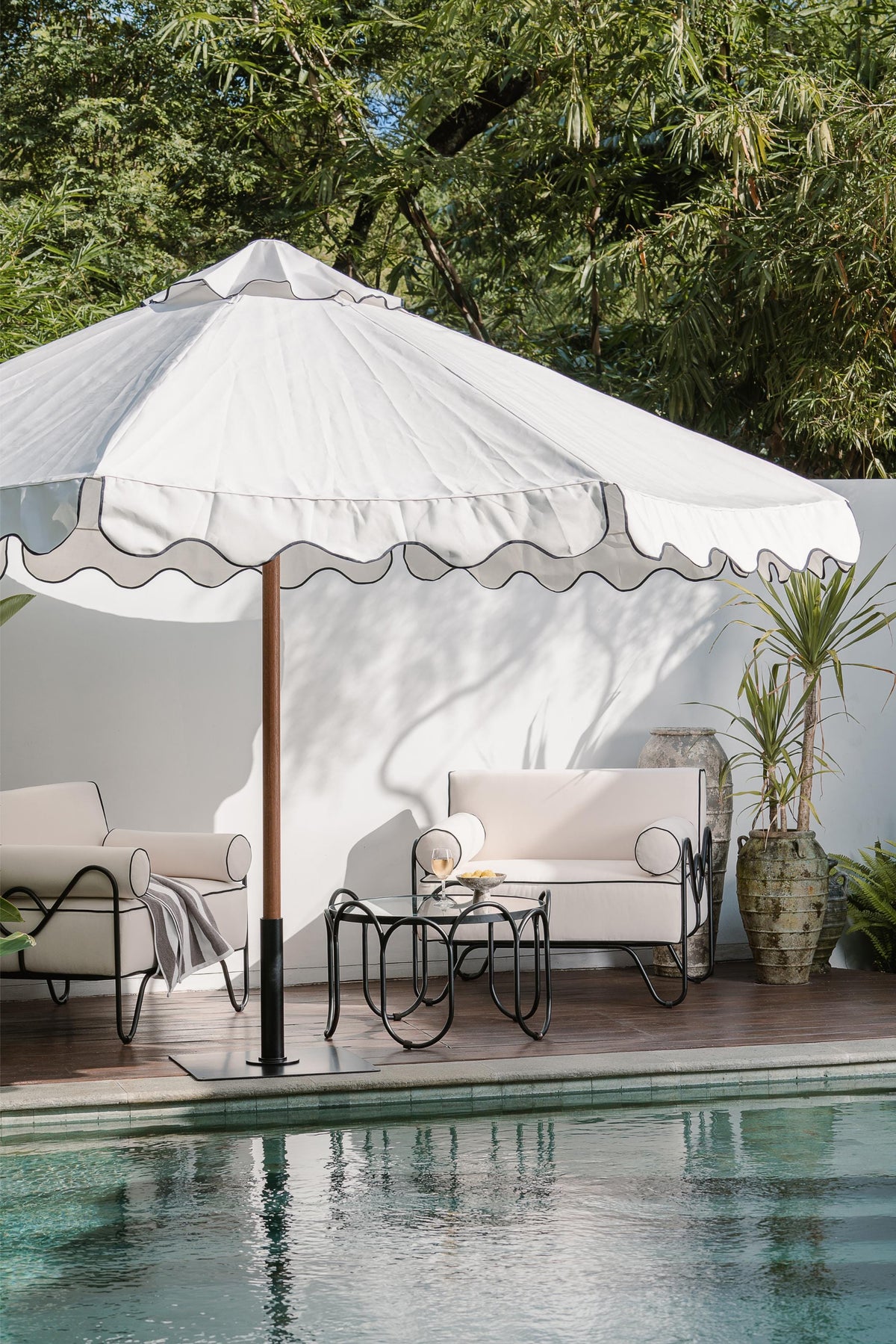 Wooden Umbrellas vs. Aluminum Umbrellas